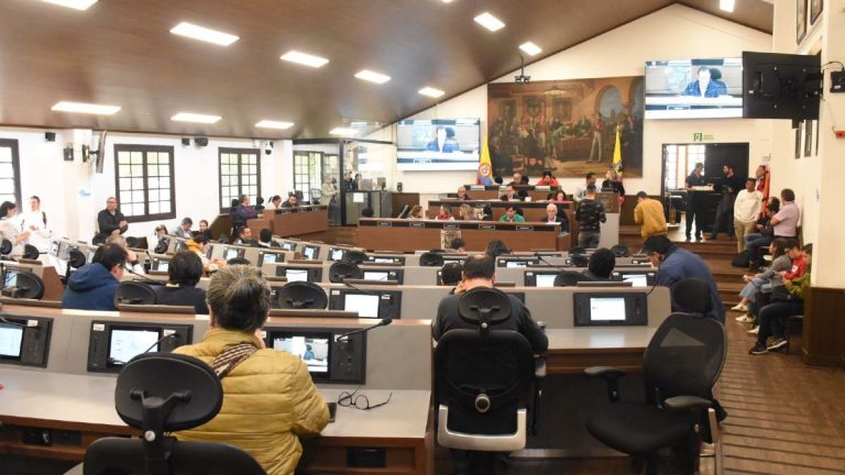 En debate en el Concejo, llaman atención a la Alcaldía de Bogotá por baja contratación de jóvenes