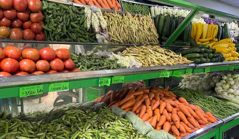 Los precios en Colombia se reducen tras la competencia entre supermercados: Informe NIQ
