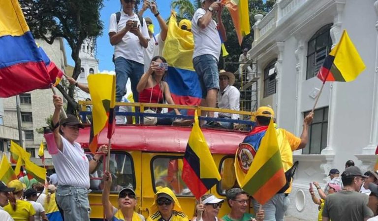 Encuesta: Mayoría de colombianos, a favor de marchas contra el gobierno Petro