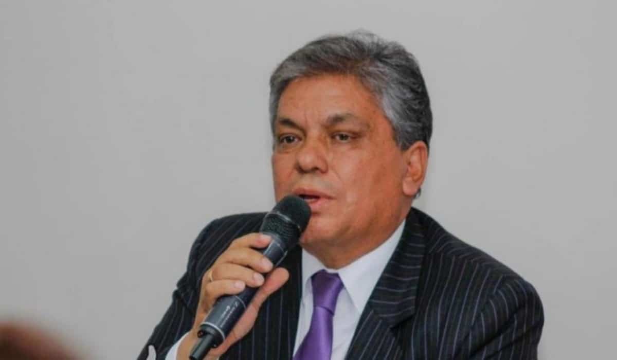 Gobierno Petro pide renuncia al presidente del Fondo Nacional del Ahorro, Gilberto Rondón