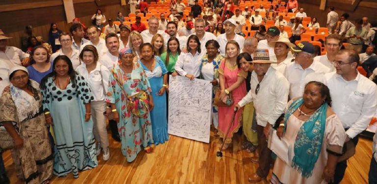 Las 12 empresas que firmaron el pacto por la transición energética en La Guajira