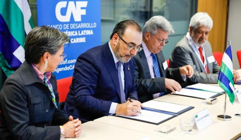 Con crédito de US$80 millones de la CAF, colegios y universidades de Colombia serán mejorados