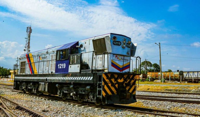 Colombia adjudica millonario contrato para operar ferrocarril de más de 500 km