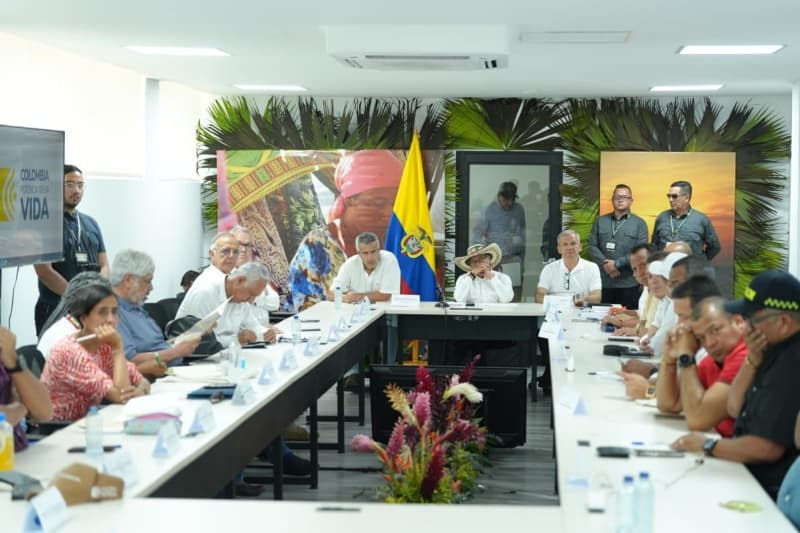 Gabinete ministerial reunido en La Guajira.