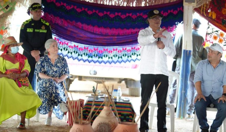 Petro firma primer decreto por la emergencia económica en La Guajira