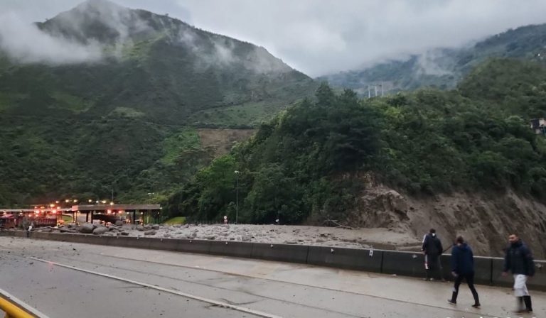 Vía Bogotá – Villavicencio está cerrada por emergencia en Quetame
