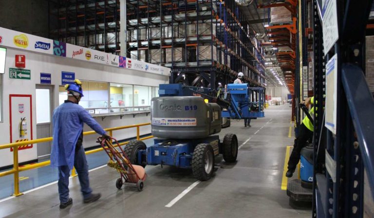 Productividad en Colombia fue de -1 % al tercer trimestre: dato clave para salario mínimo