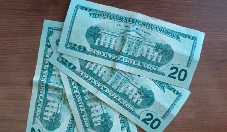 Por debajo de los $4.200 inició la cotización del dólar en Colombia, luego de importante alza