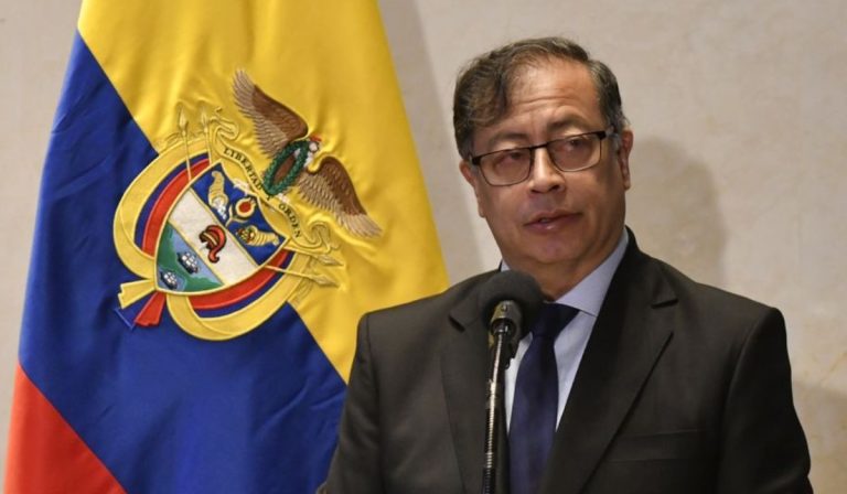 Presidente Petro cuestiona ataques cibernéticos a entidades y empresas en Colombia