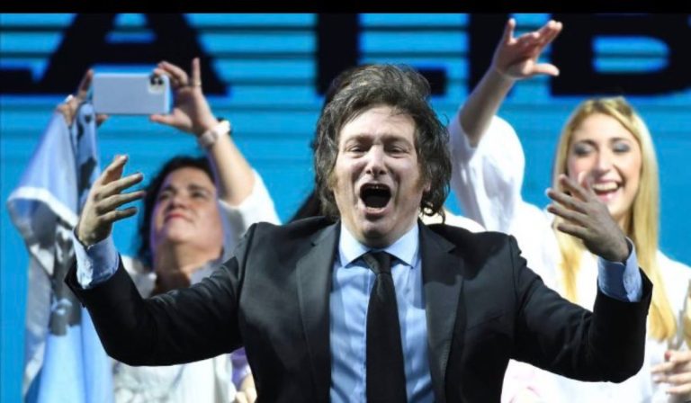 Javier Milei se impone en elecciones PASO en Argentina: así cambia carrera presidencial a octubre