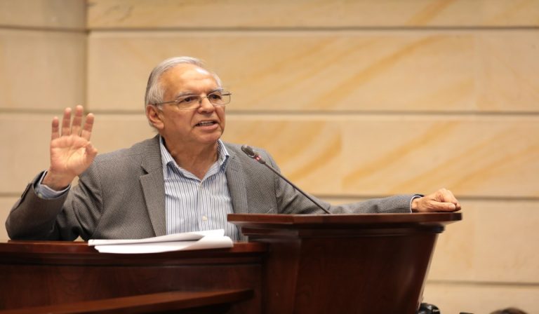 MinHacienda de Colombia responde en el Congreso a preguntas sobre presupuesto 2024
