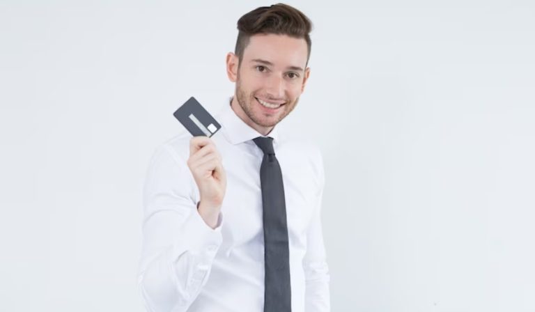 Mono y Visa anunciaron una tarjeta para empresas sin estudio de crédito