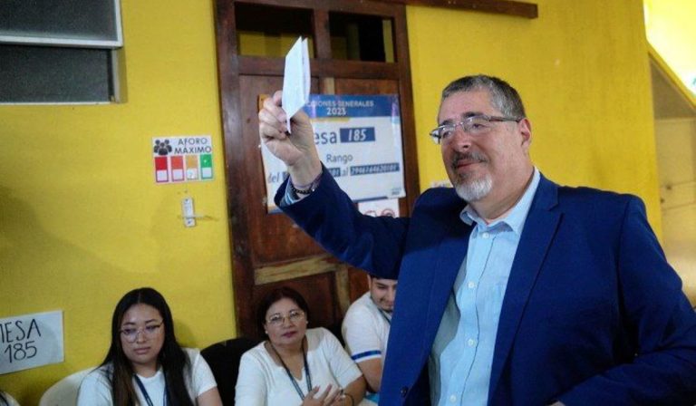 Así fue el triunfo de Bernardo Arévalo, nuevo presidente de izquierda radical en Guatemala