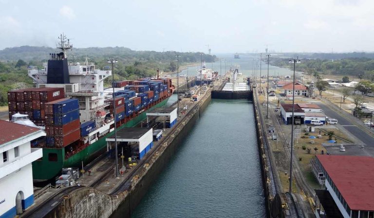 Más de 200 buques están atrapados en el Canal de Panamá por cuenta de la sequía