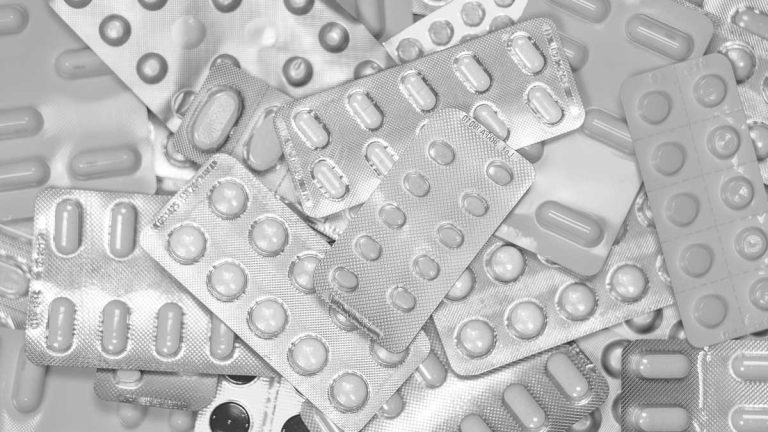 Industria pide revisión de precios de los medicamentos en Colombia: Hay riesgo de desabastecimiento