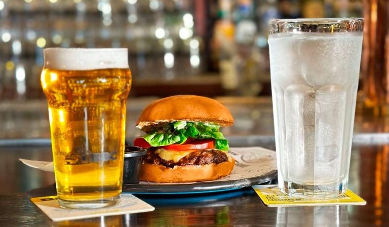 Bavaria presenta ‘Momentos más Pro’: combos por $25.000 en bares y restaurantes selectos