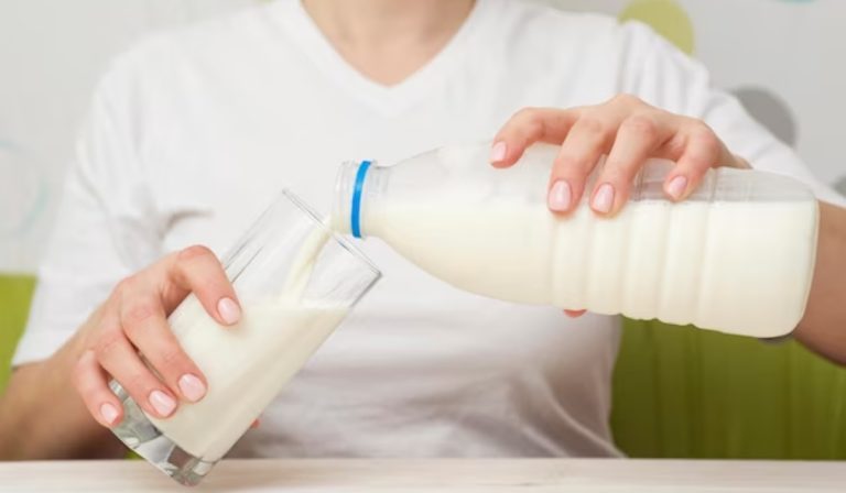¿Cuántos litros de leche se toma un colombiano al año?