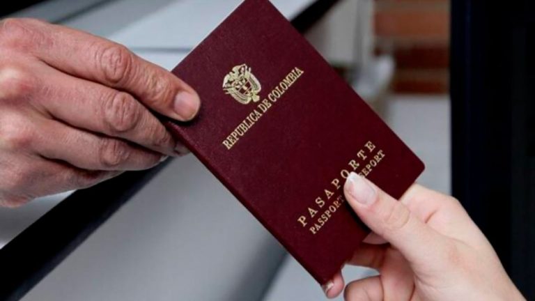 Cancillería dice que hay normalidad en expedición de pasaportes en Colombia
