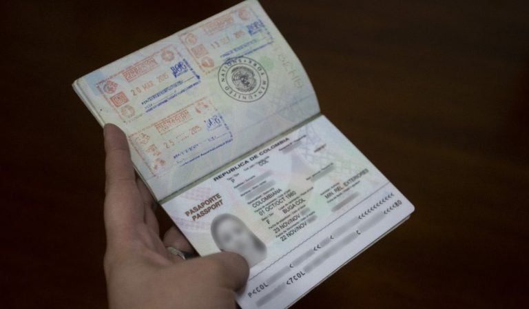 Colombia declara desierta millonaria licitación para proveer pasaportes
