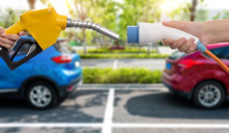 Vehículo eléctrico vs de gasolina: ¿Cuál es más rentable?