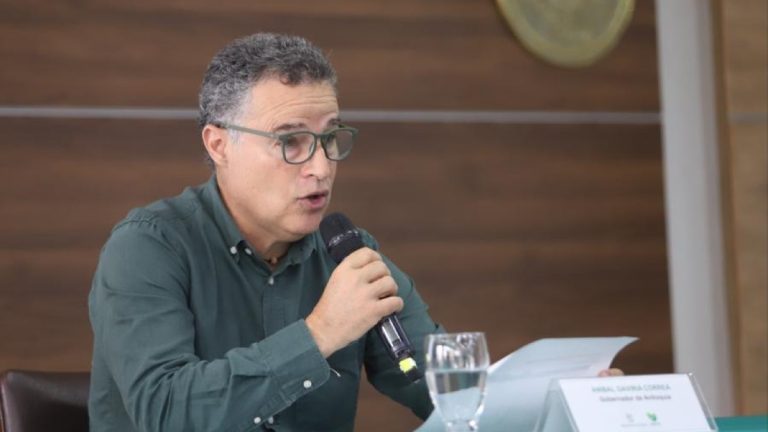 “¿Están ocultando información?”: Aníbal Gaviria se va contra intervención de Savia Salud