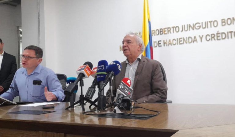 Presupuesto de Colombia para 2024 se recortará y afectará salarios de funcionarios públicos