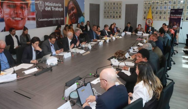 Primicia | Empresarios destapan cartas de negociación para salario mínimo en Colombia 2024