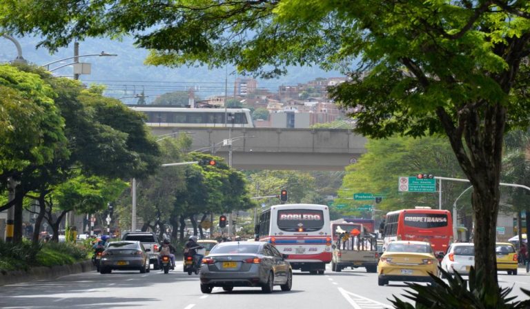 Medellín tendrá cámaras para quienes evadan el pico y placa: Conductores serán identificados