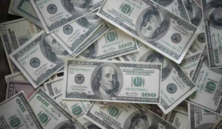 Dólar en Colombia termina este 1 de febrero por debajo de $3.900