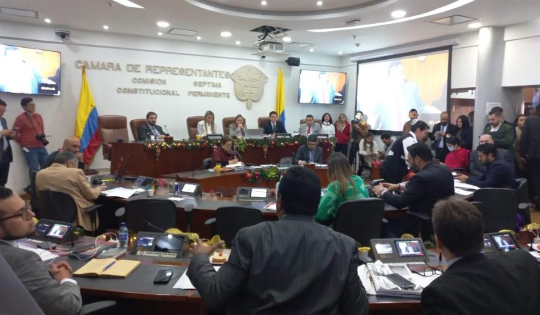 Luego de negar archivo de reforma laboral en Colombia, se levanta la sesión