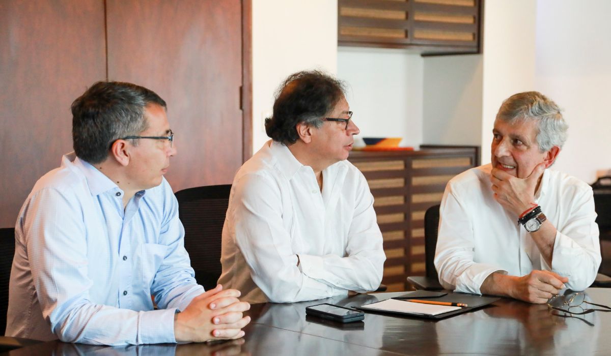 Reunión de William Camargo, Gustavo Petro y Juan Martín Caicedo
