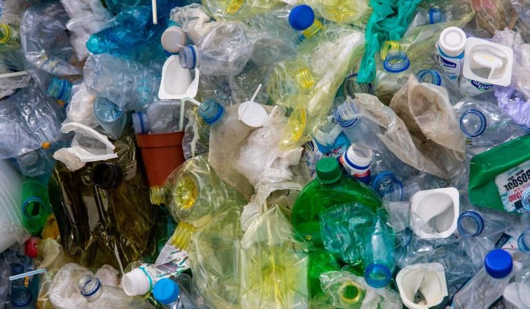 Desde los años 50 el mundo ha reciclado solo el 9 % de los plásticos producidos, ¿cómo le va a Colombia?