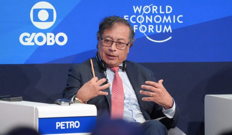 Petro respalda que Colombia no pague riesgo país para financiar crisis climática