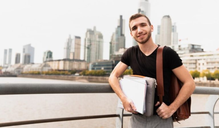 ¿Qué deben tener en cuenta los jóvenes en Colombia para estudiar en el extranjero?