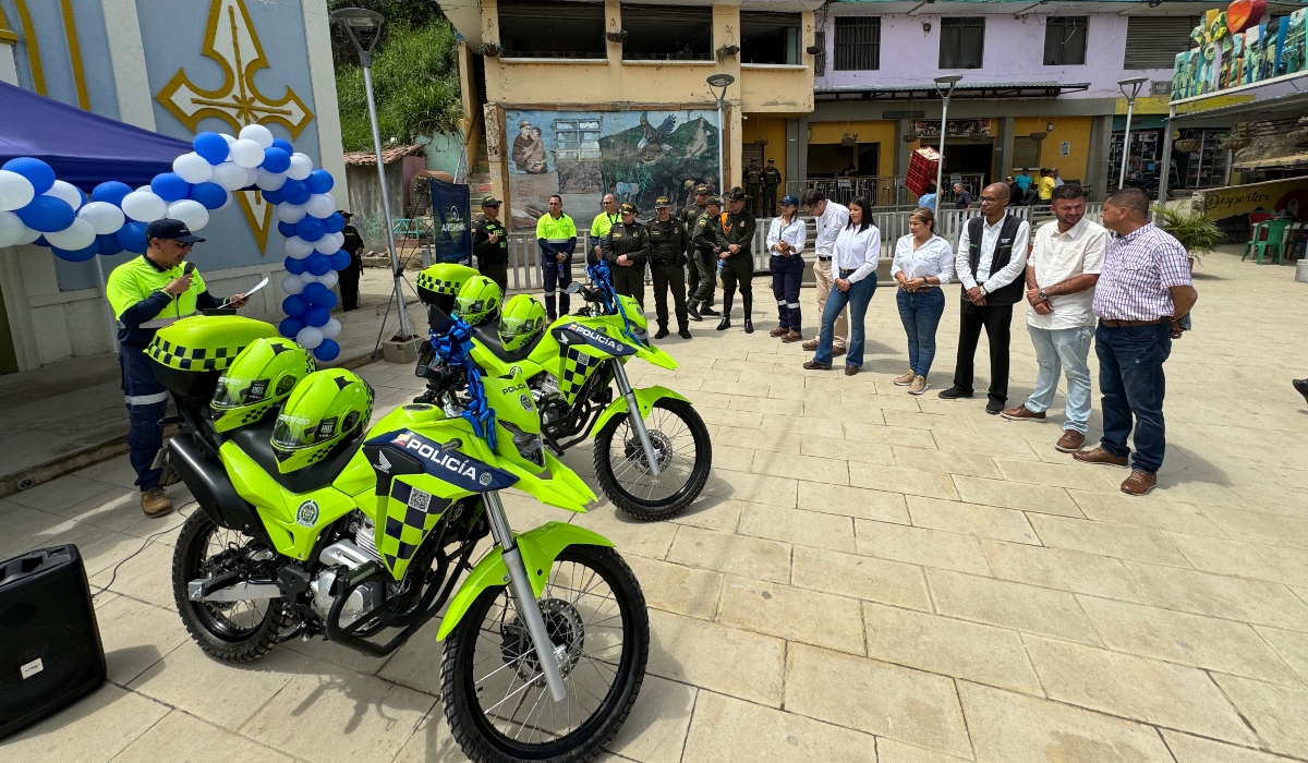 Evento de entrega motos a Policía de Marmato (1)